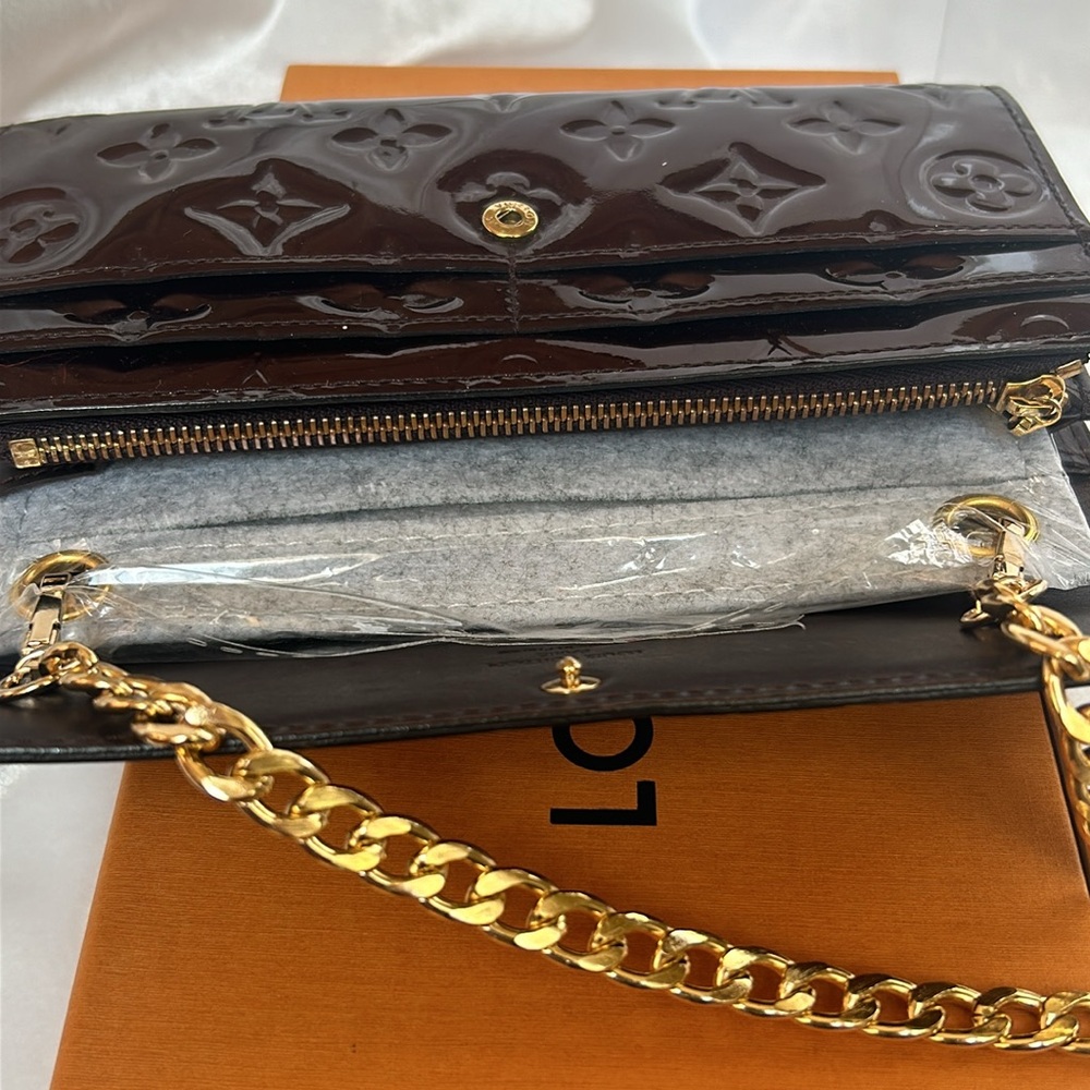 Louis Vuitton monogram vernis sara wallet. - Picture 14 of 16
